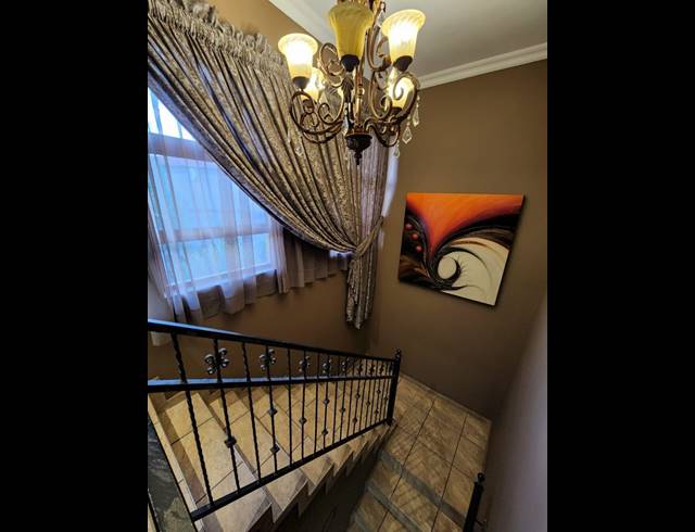 3 BEDROOM TOWNHOUSE FOR SALE IN VANDERBIJLPARK SE 8
